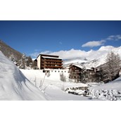 Hotels an der Piste: Ski in & Ski out Hotel
direkt an den Skipisten & Bergbahnen

nur eine Minute von den Liften und 2 Minuten von der Seilbahn entfernt. - Hotel Bristol *** Saas-Fee