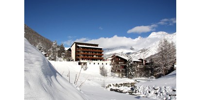 Hotels an der Piste - Parkplatz: gebührenpflichtig in Gehweite - PLZ 3920 (Schweiz) - Ski in & Ski out Hotel
direkt an den Skipisten & Bergbahnen

nur eine Minute von den Liften und 2 Minuten von der Seilbahn entfernt. - Hotel Bristol *** Saas-Fee