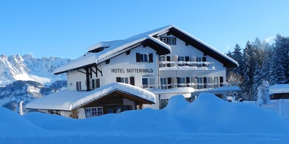 Hotels an der Piste - Ski-In Ski-Out - Frümsen - Willkommen im Mittenwald. VOM BRETT INS BETT... direkter Pistenanschluss. 
Ski- Schlittel- Langlauf- Hallenbad... in nächster Nähe - Hotel Pizzeria Mittenwald Flumserberg Tannenheim