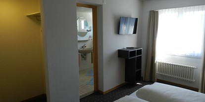 Hotels an der Piste - Preisniveau: günstig - PLZ 7018 (Schweiz) - Doppel Zimmer Plus DU/WC-TV - Hotel Pizzeria Mittenwald Flumserberg Tannenheim