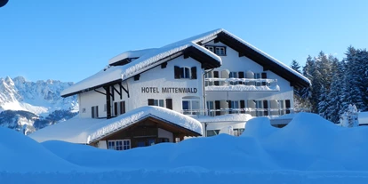 Hotels an der Piste - Hotel-Schwerpunkt: Skifahren & Kulinarik - Frümsen - Direkt an der Piste gelegen / neben Hallenbad m. Sauna & Solarium - Hotel Pizzeria Mittenwald Flumserberg Tannenheim