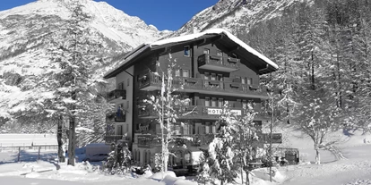 Hotels an der Piste - Skiraum: vorhanden - Staldenried - Winter  - Hotel Sport