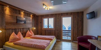 Hotels an der Piste - Skiraum: vorhanden - Staldenried - Doppelzimmer süd - Hotel Slalom