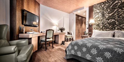 Hotels an der Piste - Verpflegung: Frühstück - PLZ 7017 (Schweiz) - Deluxe Grandlit Zimmer - Tschuggen Grand Hotel 