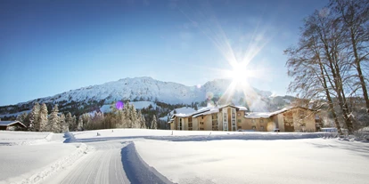 Hotels an der Piste - Hotel-Schwerpunkt: Skifahren & Romantik - Rauth (Nesselwängle) - Panoramahotel Oberjoch von Weitem - Panorama Hotel Oberjoch