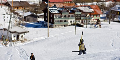 Hotels an der Piste - Ski-In Ski-Out - Imbergbahn Skiarena Steibis - Hausansicht von Piste - Ferienhotel Starennest