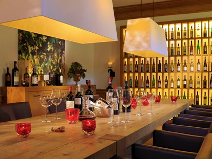 Hotels an der Piste - Preisniveau: gehoben - Hollbruck - Vinothek mit einer Auswahl an aus über 200 ausgewählten Weinen - Defereggental Hotel & Resort