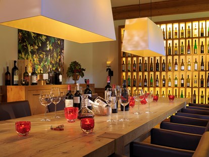 Hotels an der Piste - Klassifizierung: 4 Sterne S - Außerrotte - Vinothek mit einer Auswahl an aus über 200 ausgewählten Weinen - Defereggental Hotel & Resort