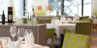 Hotels an der Piste - Kulinarische Glücksmomente im hellen Wintergarten mit inspirierender Aussicht auf die imposante Natur des Defereggentals  - Defereggental Hotel & Resort