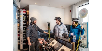 Hotels an der Piste - Hotel-Schwerpunkt: Skifahren & Party - Reischach (Trentino-Südtirol) - Skirental - Hotel Stella - My Dolomites Experience
