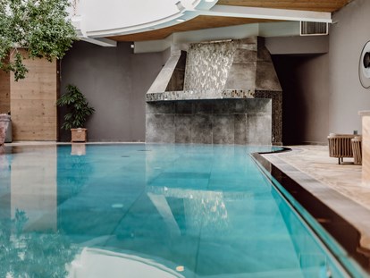 Hotels an der Piste - Pools: Infinity Pool - Indoor Wasserwelt - Alpina Alpendorf