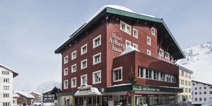 Hotels an der Piste - Trockenraum - Ausserbraz - Hotel Außen - Hotel Arlberghaus
