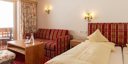 Hotels an der Piste - Trockenraum - PLZ 6561 (Österreich) - Familienzimmer

Unsere wunderschönes Familienzimmer mit Aussicht auf die prachtvolle Berglandschaft von Lech. Das Zimmer für einen entspannten Urlaub mit ihrer Familie.
 - Hotel Anemone