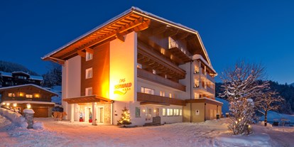 Hotels an der Piste - Skiraum: videoüberwacht - Jochberg (Jochberg) - Hotel DAS Seiwald bei Nacht - Das Seiwald