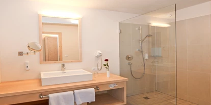 Hotels an der Piste - Sonnenterrasse - Going am Wilden Kaiser - Komfort Badezimmer mit begehbare Dusche - Das Seiwald