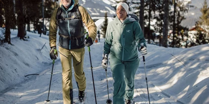Hotels an der Piste - Hotel-Schwerpunkt: Skifahren & Wellness - Hintermuhr - Skitour auf die Hochwurzen (Aufstiegsspur abends beleuchtet). - Hotel Waldfrieden
