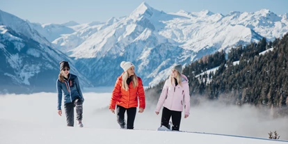 Hotels an der Piste - Skiraum: videoüberwacht - Eschenau (Taxenbach) - Winterwandern mit Blick auf das Kitzsteinhorn - Hotel Sonnblick