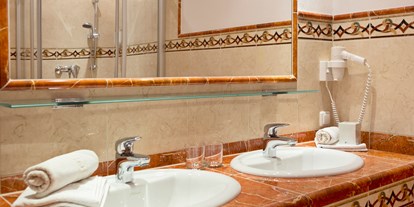 Hotels an der Piste - Preisniveau: moderat - Schloßberg (Maria Alm am Steinernen Meer) - Badezimmer - Landhotel Untermüllnergut