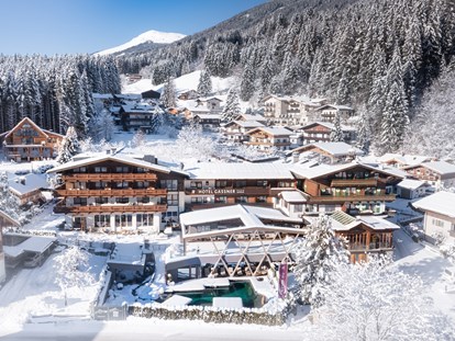 Hotels an der Piste - Skiraum: videoüberwacht - Felben - Außenansicht ****s Hotel Gassner und Gassner Baumhaus - Wander- & Wellnesshotel Gassner****s