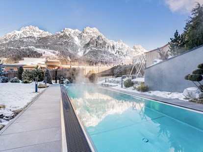Hotels an der Piste - Hotel-Schwerpunkt: Skifahren & Wellness - St. Jakob in Haus - Mountain Spa mit traumhaften Blick auf die verschneiten Leoganger Steinberge - Good Life Resort die Riederalm ****S