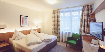 Hotels an der Piste - Preisniveau: gehoben - Zams - Bespielbild "St. Anton Doppelzimmer" - Hotel Post