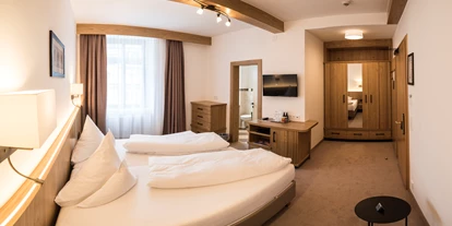 Hotels an der Piste - Sonnenterrasse - Samnaun Dorf - Beispielbild "Gampen Doppelzimmer" - Hotel Post