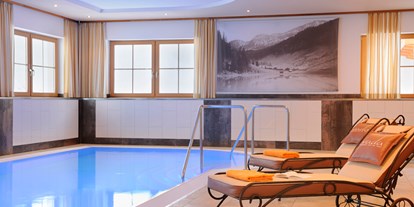 Hotels an der Piste - Wellnessbereich - Schwimmbad mit Gegenstrom - **** Hotel Alpenrose Zauchensee