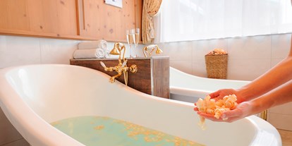 Hotels an der Piste - Wellnessbereich - wohltuende Bäder genießen - **** Hotel Alpenrose Zauchensee
