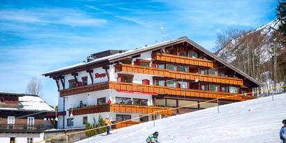 Hotels an der Piste - Skiraum: videoüberwacht - Oberreute - Ansicht Hotel Südseite zum Ideallift hin - Almhof Rupp - das Genießerhotel