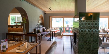 Hotels an der Piste - Klassifizierung: 4 Sterne - Faschina - Hausgästerestaurant 1 mit Kamin - Almhof Rupp - das Genießerhotel