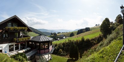Hotels an der Piste - Hotel-Schwerpunkt: Skifahren & Tourengehen - Görwihl - Panorama Lodge Sonnenalm im Sommer - Panorama Lodge Sonnenalm Hochschwarzwald