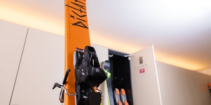 Hotels an der Piste - Skiraum: videoüberwacht - PLZ 6380 (Österreich) - Für jedes Apartment eine  versperrbare, beheizte Skiboxe - The RESI Apartments "mit Mehrwert"