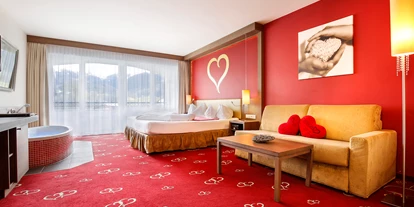 Hotels an der Piste - Sonnenterrasse - Samnaun Dorf - Themen-Zimmer Herz - Heart Room - Romantik & Spa Alpen-Herz
