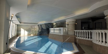Hotels an der Piste - Pools: Innenpool - Ötztal - Hotel Falknerhof