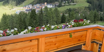 Hotels an der Piste - Ski-In Ski-Out - Neuprießenegg - Hotel Nassfeld Blick vom Balkon auf Gartnerkofel - Hotel Nassfeld