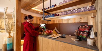 Hotels an der Piste - geführte Skitouren - Schöfens - Tee- & Snackbar im Wellnessbereich - Hotel Der Rindererhof
