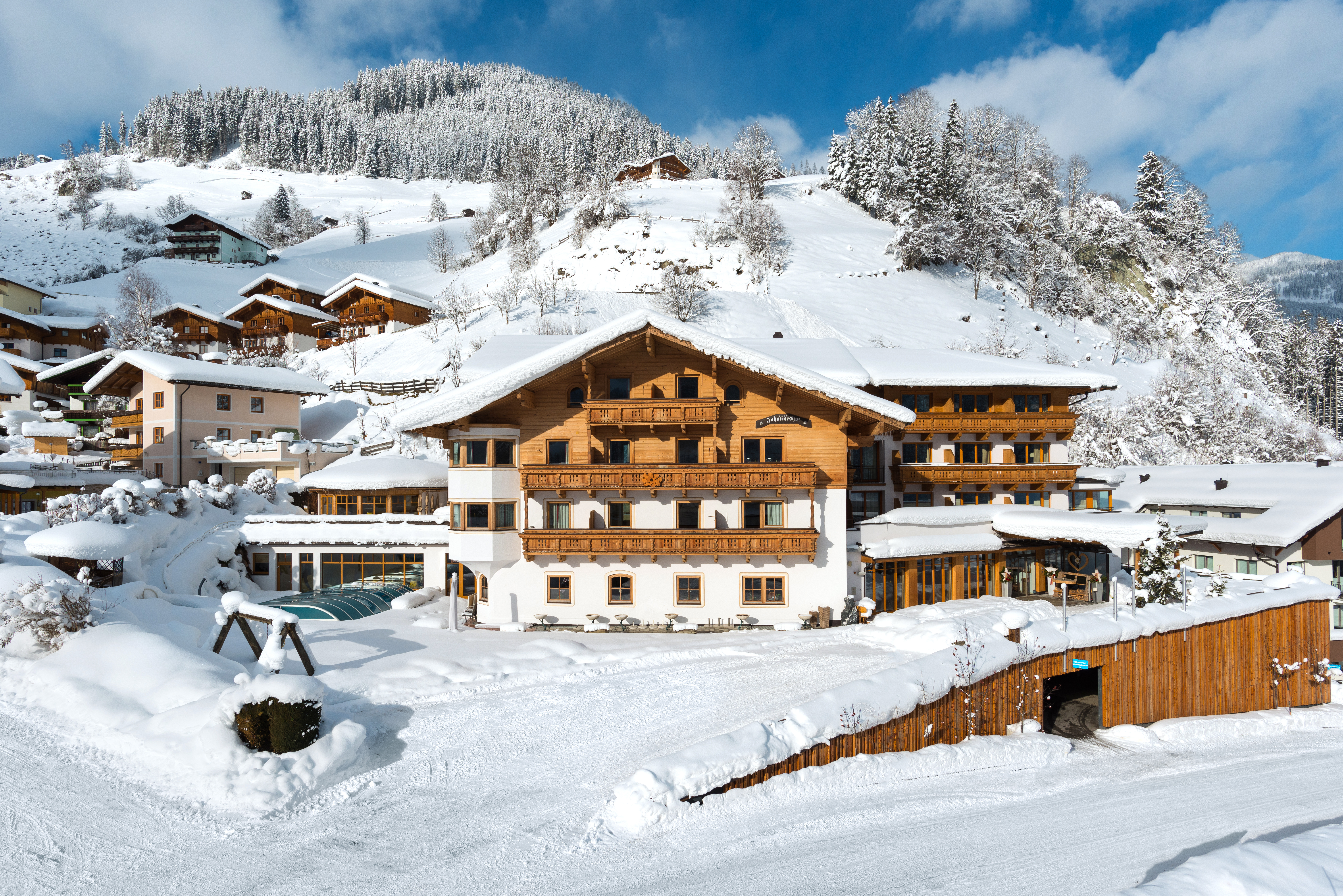 Hotels an der Piste: Unsere Gäste stehen im Mittelpunkt all unseres Schaffens. Unser Herz und unsere Seele steckt im Johanneshof ****! - Hotel Johanneshof GmbH 