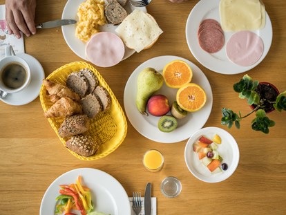 Hotels an der Piste - Verpflegung: Frühstück - Burk (Mittersill) - Frühstücksbuffet - COOEE alpin Hotel Kitzbüheler Alpen