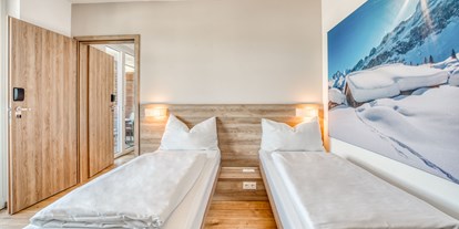 Hotels an der Piste - Skiraum: Skispinde - PLZ 6370 (Österreich) - Familienzimmer - COOEE alpin Hotel Kitzbüheler Alpen