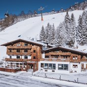 Skihotel: Direkt an der Schönleitenbahn gelegen. - Hotel Tiroler Buam