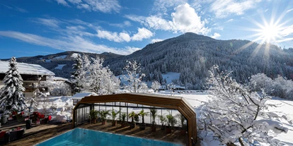 Hotels an der Piste - Pools: Außenpool beheizt - Wertschach - Beheizter & Überdachbarer Außenpool (Winter 31°C)   - Genusshotel Almrausch