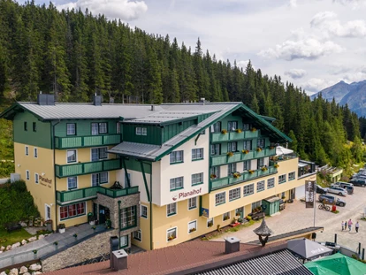 Hotels an der Piste - Skikurs direkt beim Hotel: für Erwachsene - Hintermuhr - Der Planaihof im Sommer - Hotel Planaihof