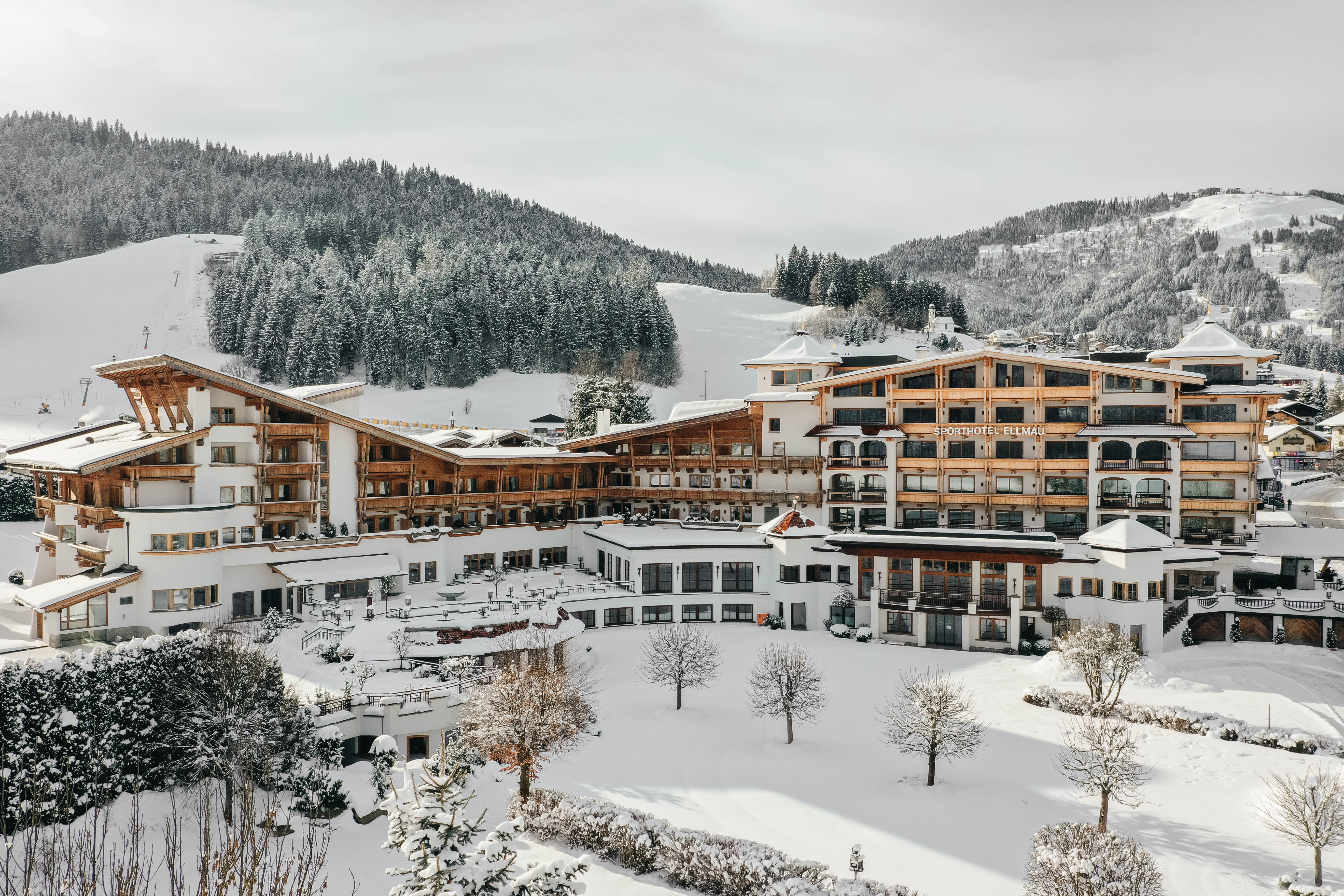 Skihotel - Außenansicht des Hotels - Sporthotel Ellmau
