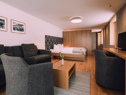 Hotels an der Piste - Hotel-Schwerpunkt: Skifahren & Ruhe - Familienzimmer Komfort - Das Naturhotel Chesa Valisa****s