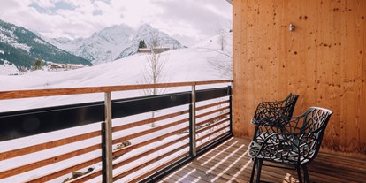 Hotels an der Piste - Wellnessbereich - Vorarlberg - Winter Ausblick - Das Naturhotel Chesa Valisa****s