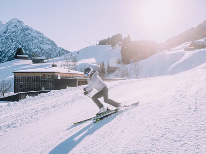 Hotels an der Piste - Skikurs direkt beim Hotel: für Erwachsene - Oberreute - Ski In/ Ski Out Naturhotel Chesa Valisa - Das Naturhotel Chesa Valisa****s