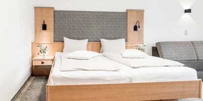 Hotels an der Piste - Skiraum: Skispinde - Radstadt - KOMFORTABEL Doppelzimmer mit Couch mit Teppichboden - B&B Hotel Die Barbara