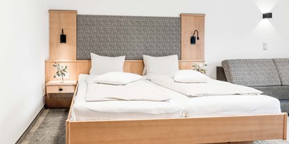 Hotels an der Piste - Skiraum: Skispinde - Oberlengdorf - KOMFORTABEL Doppelzimmer mit Couch mit Teppichboden - B&B Hotel Die Barbara