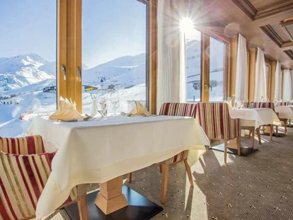 Hotels an der Piste - Hotel-Schwerpunkt: Skifahren & Kulinarik - Ladis - Kulinarische Höhepunkte im Restaurant mit Panoramablick - Skihotel Edelweiss Hochsölden