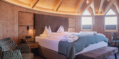 Hotels an der Piste - Skiraum: versperrbar - PLZ 6433 (Österreich) - Turmzimmer mit Doppelbett - Skihotel Edelweiss Hochsölden